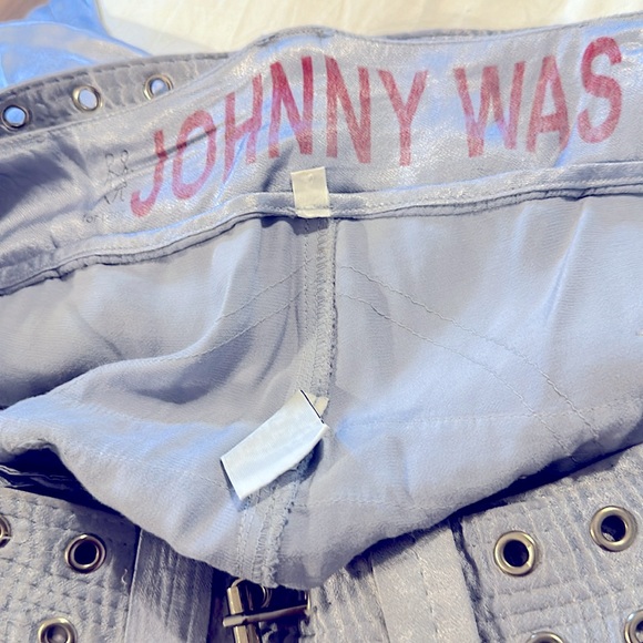 Johnny Was 2 piece blouse & cargo pants with 4 cargo pockets to the front. - Picture 2 of 13